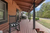3-bedroom house on Lake Catherine in marvelous Hot Springs with hot tub and gym