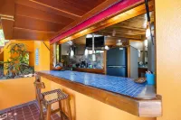 Tropical Oceanview Villa Pickleball Court & Pool Hôtels à : Tango Mar