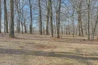 8 Mi to Kentucky Downs: Quiet Getaway w/ Patio - Homestays