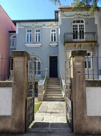 Casa d'Almeida by Porto Stories Отели рядом с достопримечательностью «Jardim do Infante Dom Henrique»