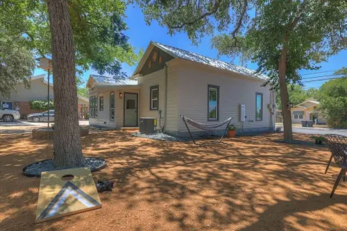 Historic Hideaway Stroll to Schlitterbahn