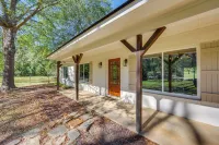 Fire Pit & Grill: Tyler Home on 5 Acres! - Country Houses