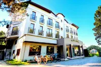 Lale Hotel Hotels in Uzunkum