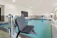 Comfort Inn & Suites - Swimmingpools
