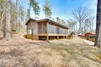 Waterfront Seneca Cabin ~ 4 Mi to Boat Launch! -  Privatzimmer