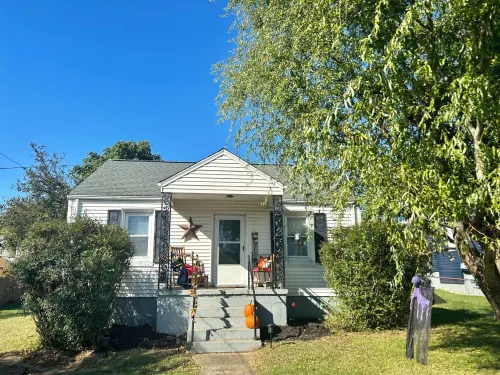 Sleeps 4+ Hot Tub.Roanoke River Bike Trails Pet Friendly