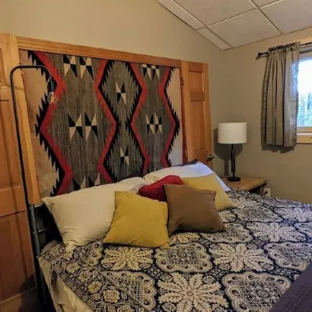Cozy Charming Convenient Lake Street Retreat