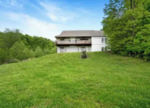 Relaxing & spacious waterfront home on Barkley Lake with 5 Bedrooms and 4 Baths