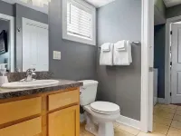 Cute condo with pool ideal for spring and summer fun Hotels in Douglas