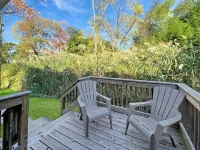 Cozy Riverside Cottage Hotel in zona Long Beach Town Park