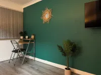 Cheerful 5 Bedroom Spacious House Waveney Croft. FREE WiFi & Netflix Hotel a Smith's Wood