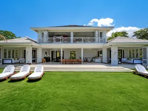 Round Hill Hotel & Villas