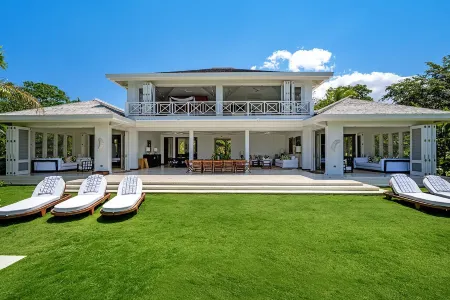 Round Hill Hotel & Villas