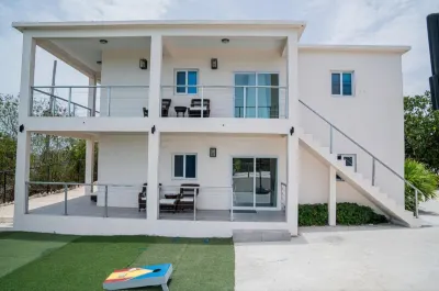 OCEAN SEACRET Luxurious views, Gated safe pool near Grace Bay beach PRIVATE CHEF Hotels near Providenciales International Airport