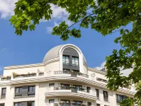 يونا بورت مايلوت - أبارتهوتل Hotels near متحف دى لا اورانجيريه