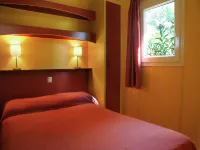 Chalet with air conditioning on beautiful park