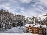Apartment in Hautes-Alpes with Ski-In Access Hotéis em Vars