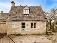 Cottage in Painswick near Cotswold Way
