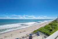 Beachfront Vacation Rental, Well maintained & great natural lighting,Ocean views