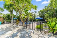 BEST LOCATION! NORTH END OF ANNA MARIA, FL , STEPS TO BEACH & DINING , UNIT B Hotels in Anna Maria