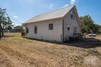 Stay Eat Shop & Antiques. 10 min to Roundtop 5 min to La Bahia & local Wineries. فنادق في Carmine