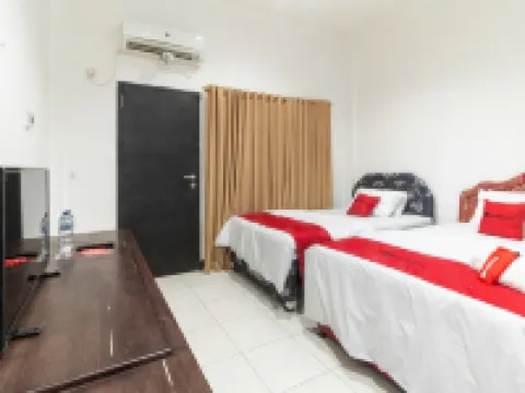 RedDoorz Near Bahu Mall Manado Hotels in Malalayang