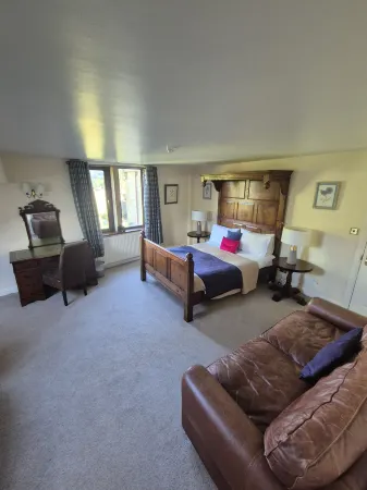 The Waltzing Weasel B&B