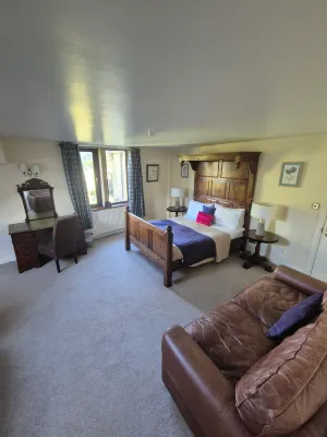 The Waltzing Weasel B&B