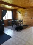 Cozy, Clean 2-Bedroom Cabin on Moose River