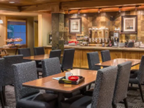 萬豪旗下的本德TownePlace Suites酒店 本德酒店