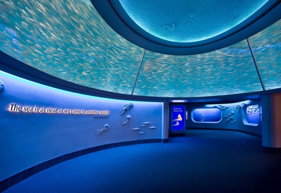 홀리데이 인 익스프레스 몬터레이 외관