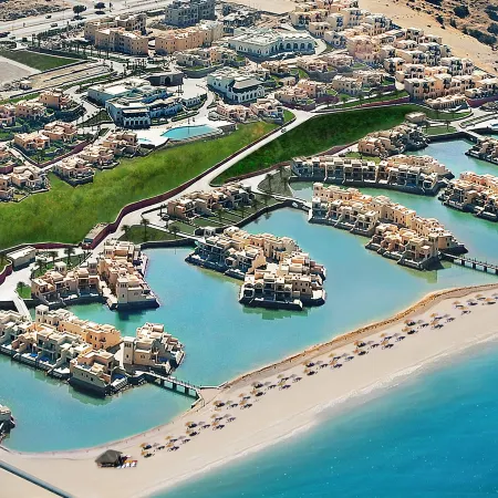 The Cove Rotana Resort - Ras Al Khaima Отели рядом с достопримечательностью «Городской пляж»