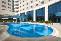 홀리데이 인 무스카트 알 시브 바이 IHG - 수영장