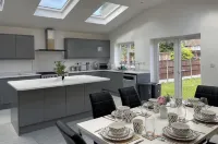 4 Bed House Sleeps 8 - Enclosed Garden - Parking - Park Yeri