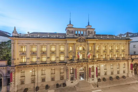 NH 컬렉션 프라하 카를로 IV