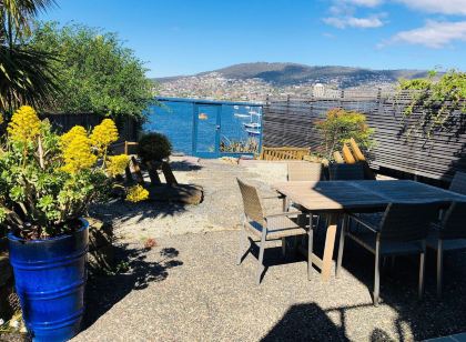 Sullivans Cove Apartments