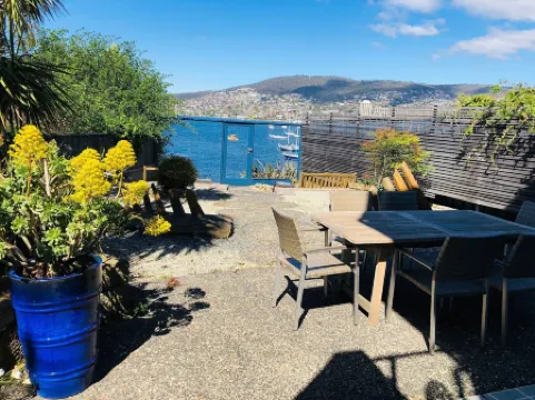 Sullivans Cove Apartments