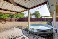 Charming Lake Retreat w/ Patio & Boat Parking! - Parkplatz