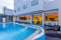 Hotel Royal Bay Makassar - parkir