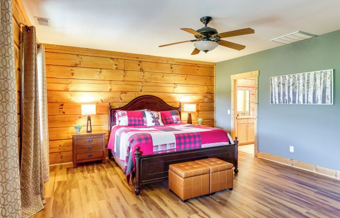 Family Cabin w/ Private Hot Tub & Views in Boone!