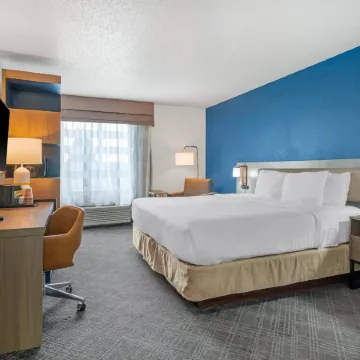 Comfort Inn & Suites Sheboygan I-43