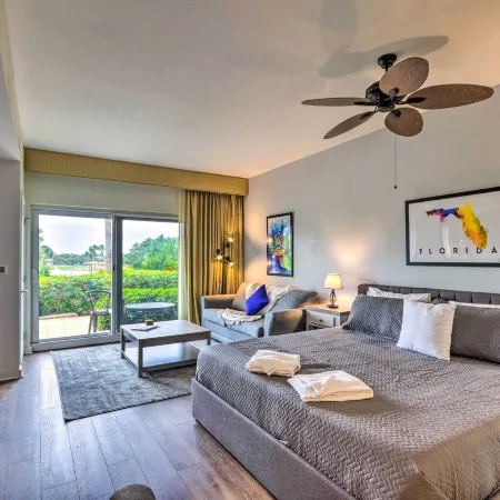 Coastal Condo: Patio & Free Resort Amenities!