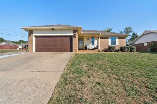 Amy Ln-Newly Remodeled Home w/ Outdoor Dining Area