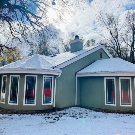 Mountain Escape Near Yosemite South Gate, Hot Tub, Views, Games & Pet Friendly!