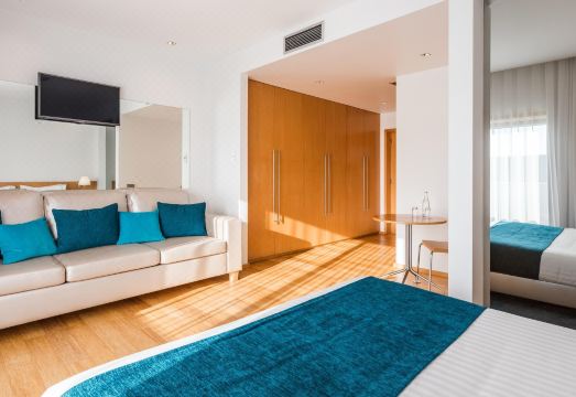 Hotel Avant AeropuertoOver view