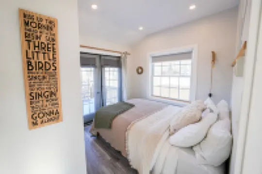 Amazing Views • 7 Acres • Creek • Hot Tub • 30 Min to All Star Village