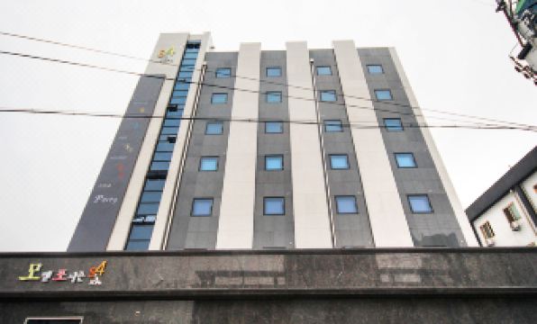 Iksan 4 Seasons Hotel - Housity