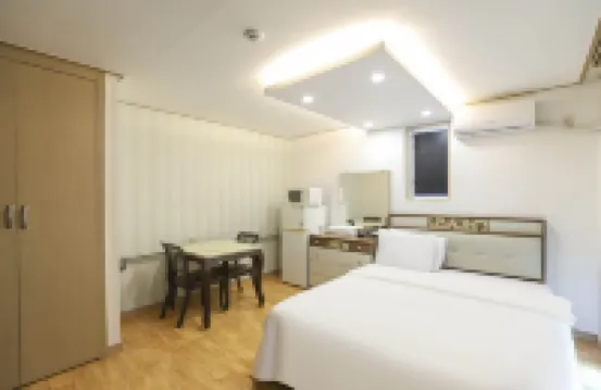 Ian Residence Hotels near Tanbang Station