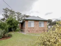 Cosy Sun-Filled Cottage Hotels in Tenterfield