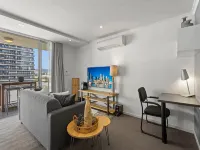 Chic 2-Bed Apartment & 5 minutes walk to QPAC
